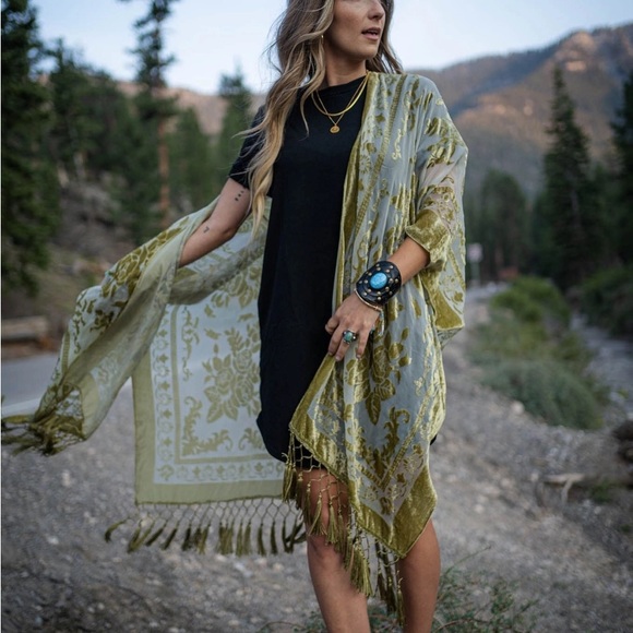 SOLD OUT Velvet Burnout Tassel Kimono Open Wrap Coverup Top One Size - Picture 6 of 6